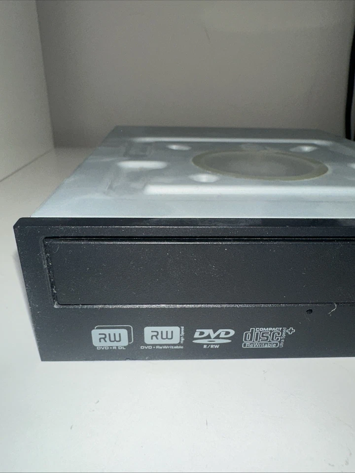 Plextor PX-740A DVD/CD ROM Rewriteable IDE Drive - Image 2 of 4