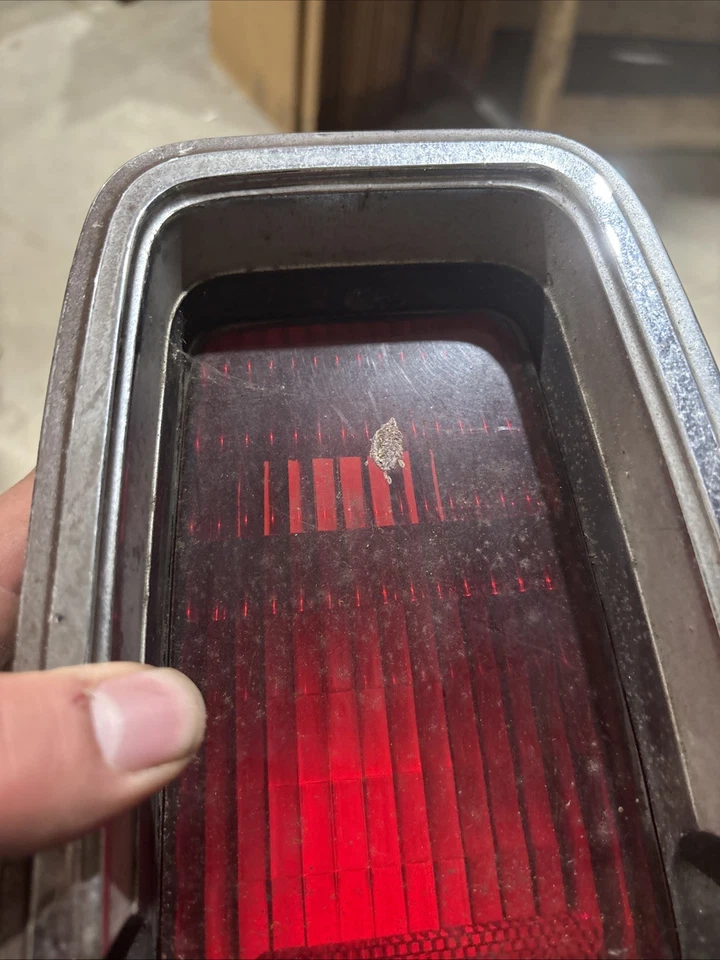 Oldsmobile Olds Cutlass Supreme 442 1969 luz trasera izquierda izquierda izquierda lado del conductor usada OEM Foto 2 de 4