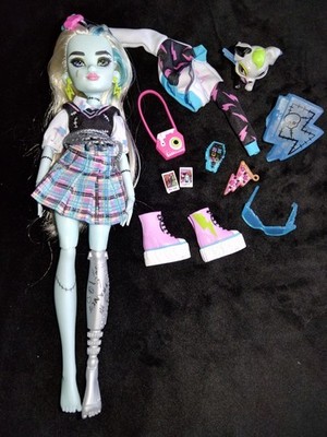 Monster High Reboot FRANKIE STEIN Puppe mit Zubehör Watzie Pet Familiar