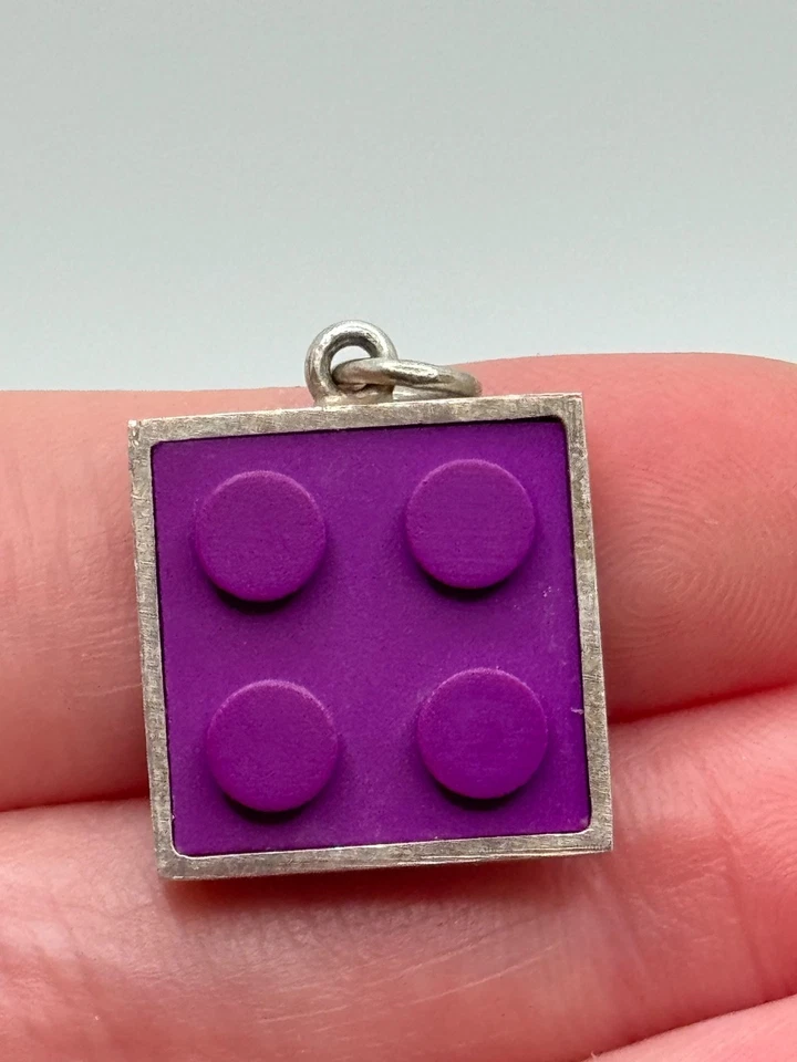 Colgante de plata esterlina arte Lego Jacqueline Sánchez "Forever Young" Foto 4 de 4