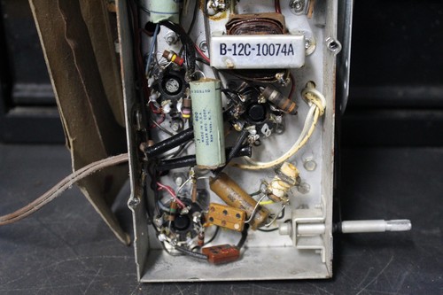 Wards Airline Model 74BR-1503B Bakelite 5 Tube AM Radio - 1947 - Picture 18 of 18