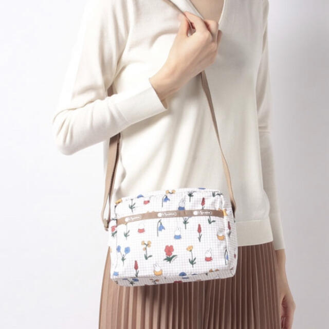 【LeSportsac】CHASING FLOWERS DANIELLA CROSSBODY★関税込★ 2434_HC69_front_6c338469-9583-