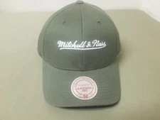 New Mitchell & Ness Flex Fit Low Pro Snapback baseball cap.