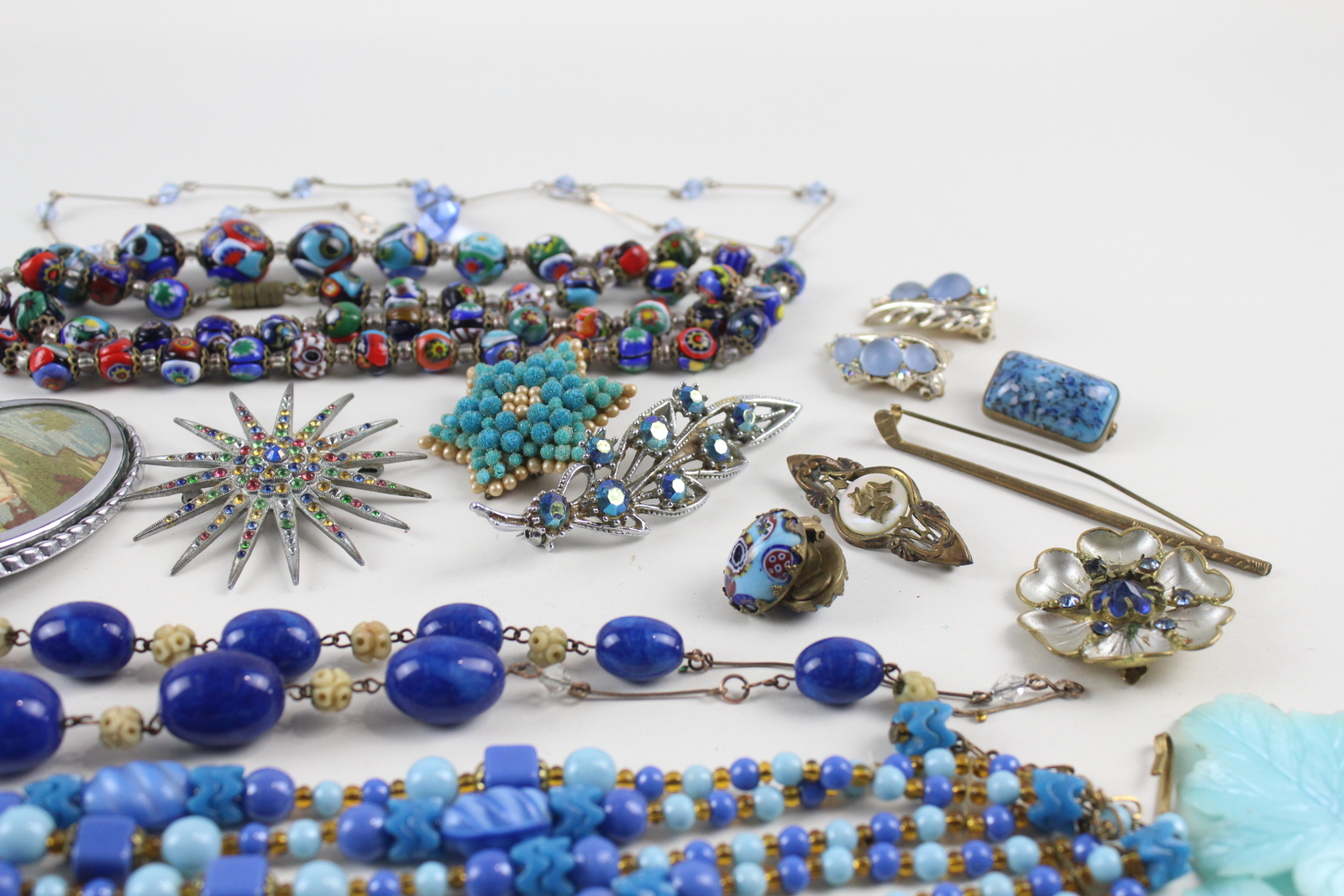 Vintage Kitsch Jewellery Embroided Rolled Gold Millie Fiore Glass 1940