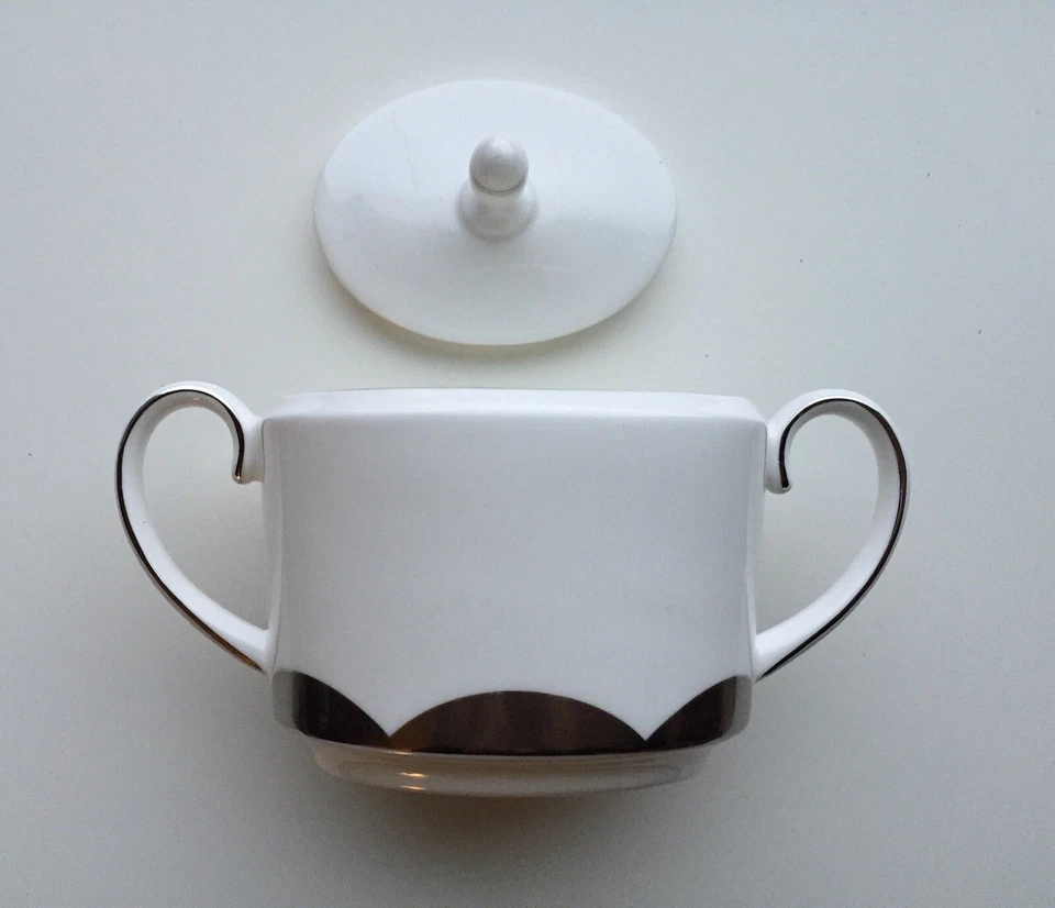 Vera Wang Lotus azucarero cubierto de platino y tapa de Wedgwood NUEVO Foto 2 de 4