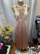 Vintage Vanity Fair Nylon Goddess Long nightgown Sz 34 Cream Sexy Peach