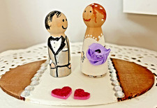 TOPPER PASTEL DE BODAS, MUÑECAS CLAVIJAS EN UNA BASE, NOVIO/NOVIA ARTESANAL