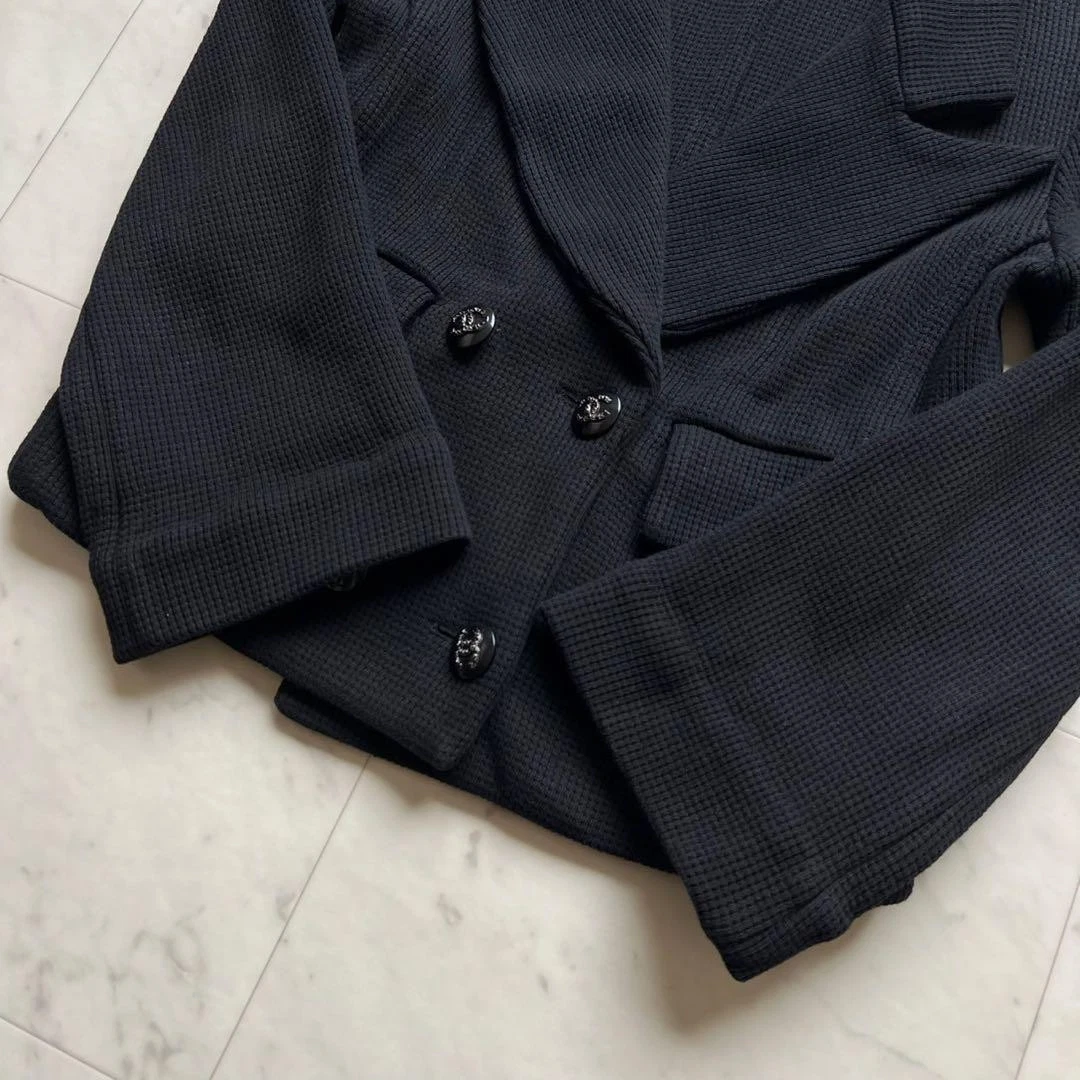 Giacca doppia waffle Chanel 21C strass marca cocco bottoni