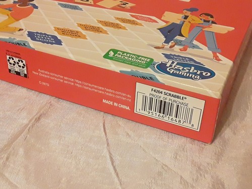 Scrabble The Classic Crossword Game *NEW* - Picture 2 of 8
