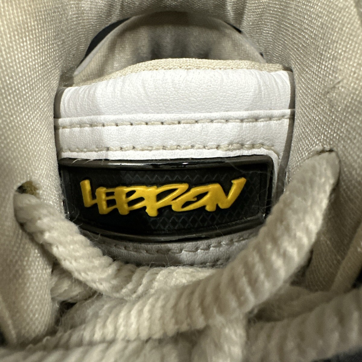 Men's 8 Nike LeBron Zoom 311145-101 RARE White Black Yellow