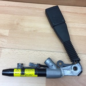 BMW X5 E70 Untergurt Gurtschloss Gurtstrammer Fahrersitz Vorne Links 9172211
