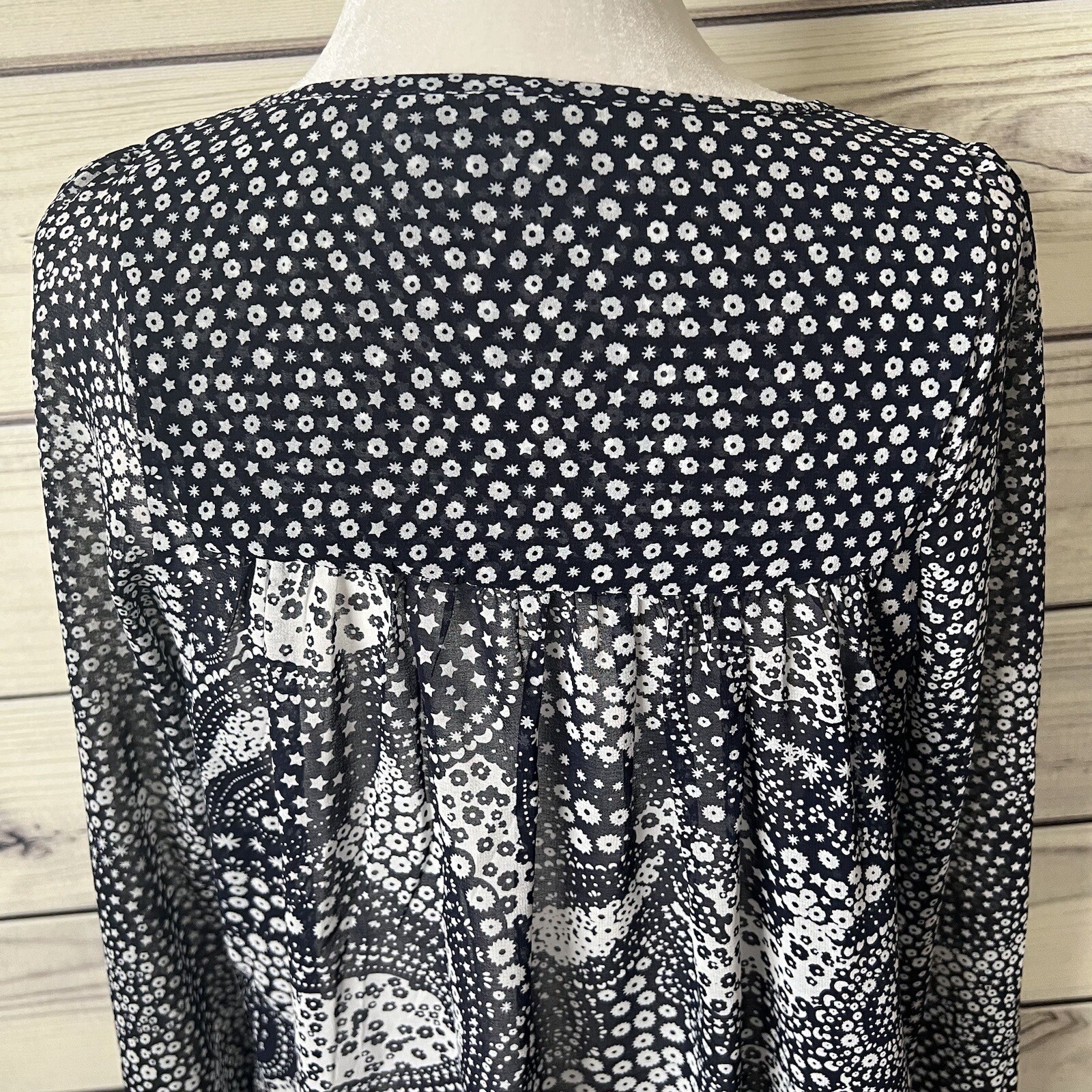 Gap Navy & White Floral Patterned Split V Neck Lo… - image 8