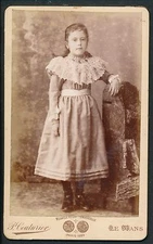 CDV c. 1900 - Girl Ph. Couturier au Mans - T907