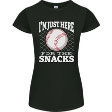 Camiseta de béisbol Im Just Here for the Snacks para mujer corte pequeño