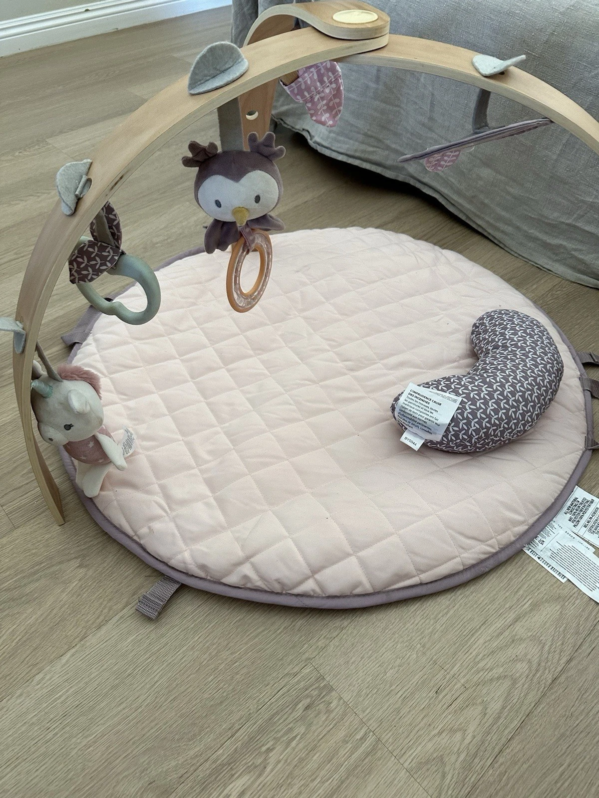 Ingenuity Cozy Spot Reversible Duvet Activity Gym Play Mat with Wooden Toys
Opens in a new window or
