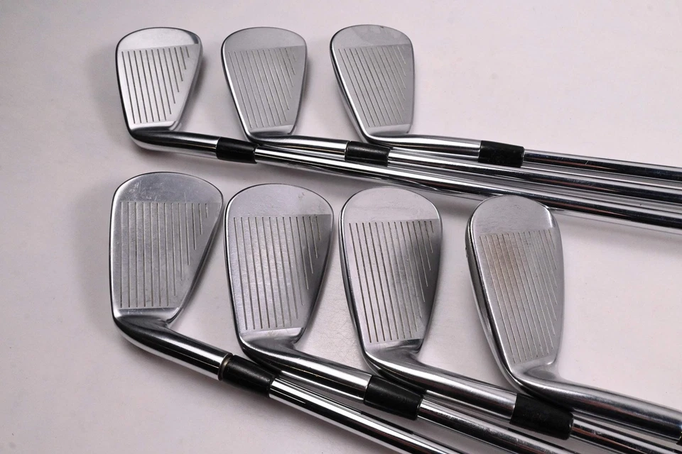 Mizuno JPX 800 Irons / 4-PW / Regular Flex Dynalite Gold XP R300 Shafts - Image 3 of 4
