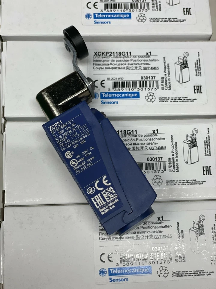 Interruptor de límite XCKP2118G11 XCKP - palanca de rodillo termoplástico - 1NC+1NO - NUEVO Foto 2 de 4