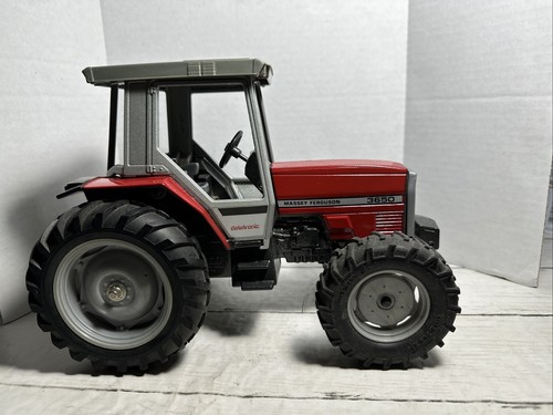 Massey Ferguson 3650 datatronic Tractor Die Cast - Picture 8 of 15