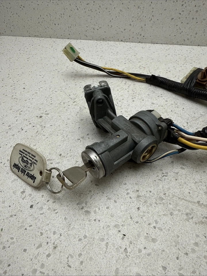 1986-1989 Honda Civic Ignition & Key Assembly OEM K93 starter - Image 2 of 4