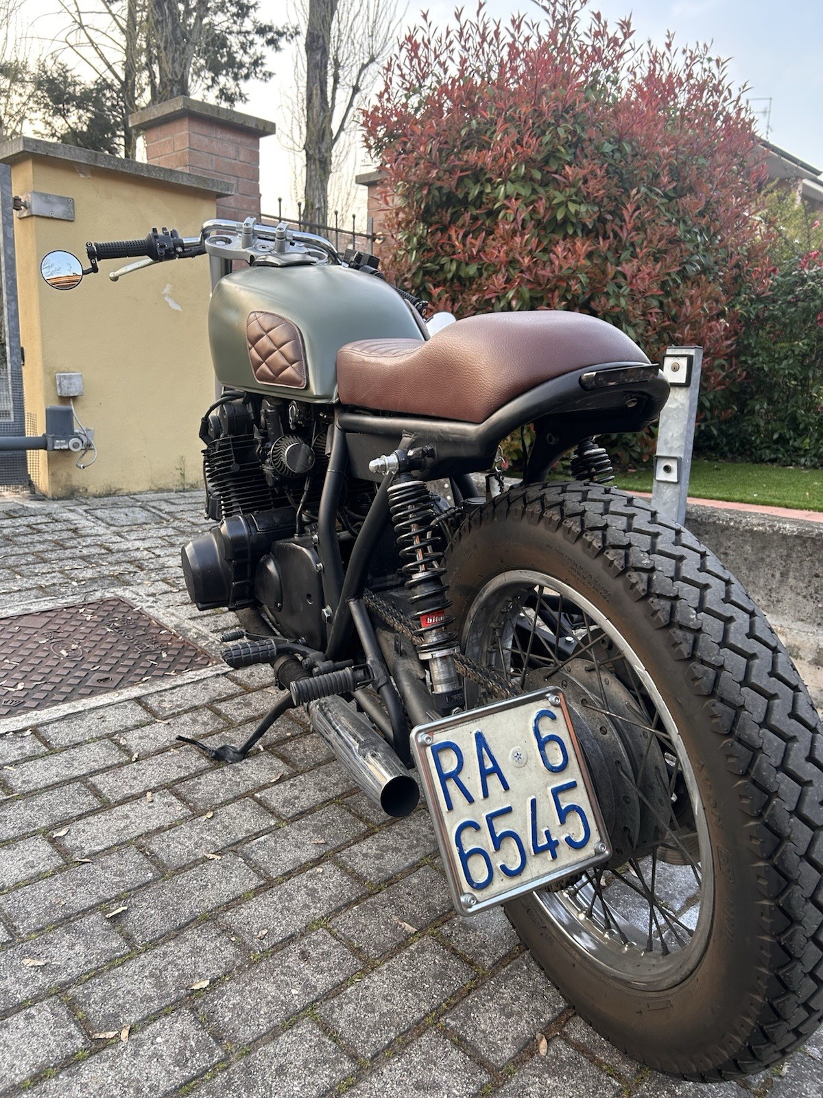Suzuki GS750 Cafe Racer 1978, verde salvia opaco foto 4