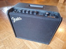 Fender Mustang LT25 Combo Modeling Gitarrenverstärker 25 W, 1 Lautsprecher