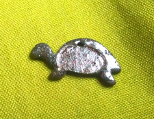 Emaliowany wisiorek żółw połowa wieku lata 50. 60. 70. ręcznie robiony vintage