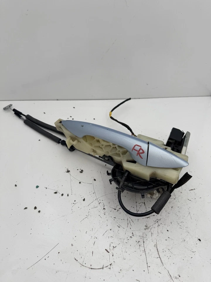 Actuador de cierre de cerradura de puerta derecha Hyundai Elantra 2011-2016 con mango derecho OEM Foto 3 de 4