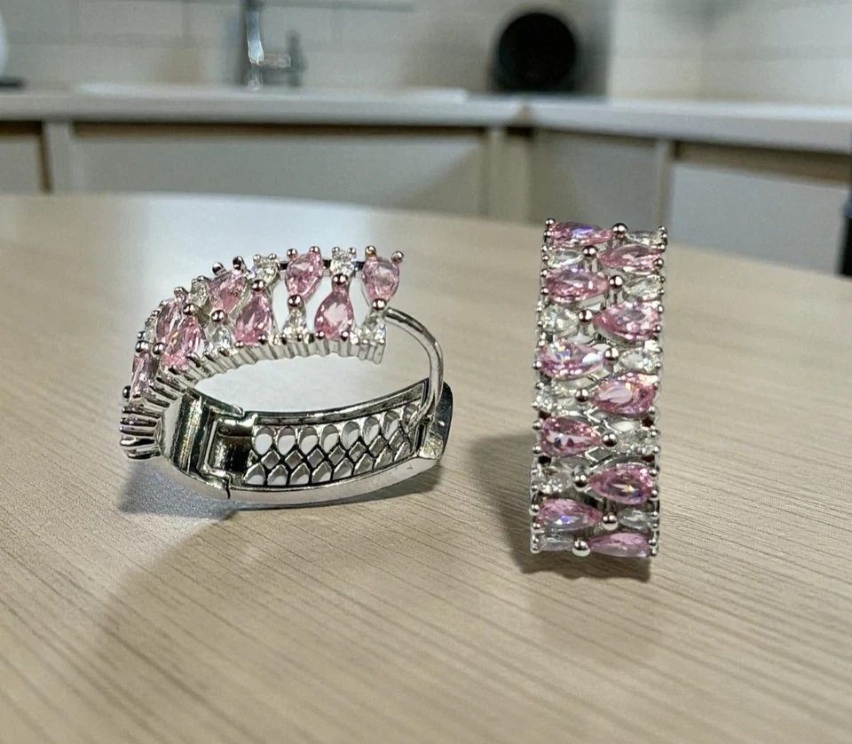 Orecchini Cerchi in Ottone con Zirconi Luminosi  Eleganti - Immagine 4 di 4