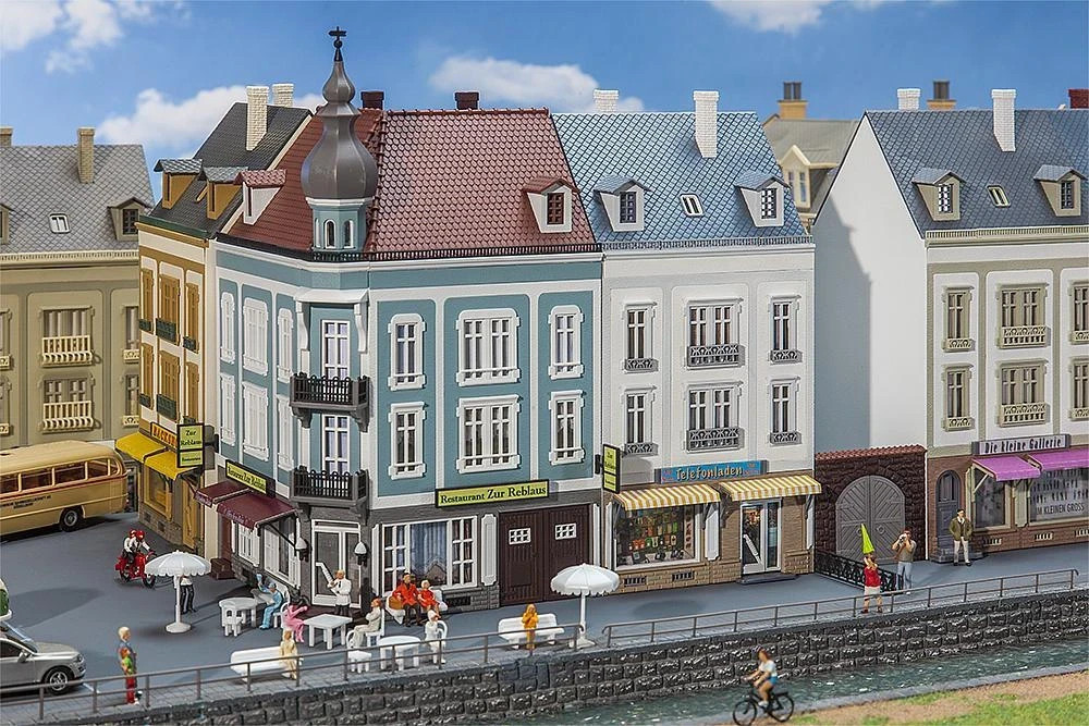 Faller 130703 double immeuble HO 1/87 pour combler les espaces vides sur vos modules urbains