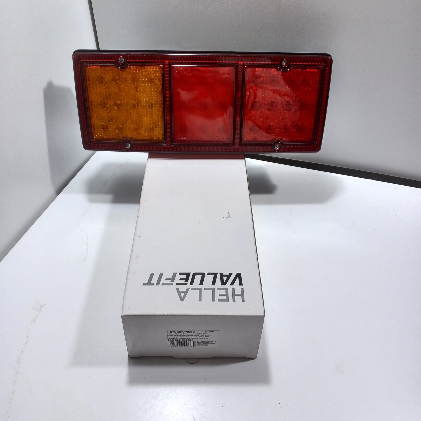 Feu arrière LED remorque et poids lourd bi-tension anti-vibration