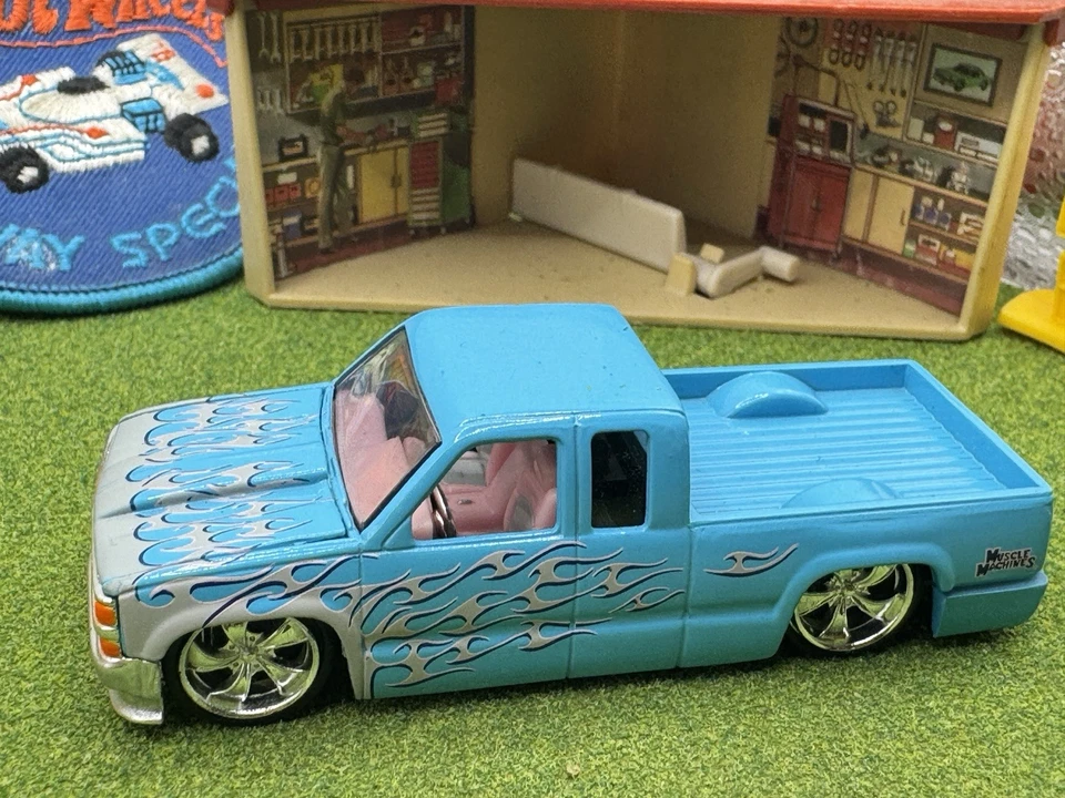 Muscle Machines Truckin’ Chevy Silverado Pickup Light Blue Flames Slam TM03-04 - Image 3 of 4