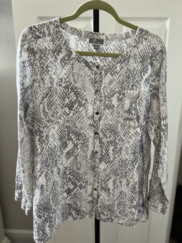 JM COLLECTION Blouse Womens Size 14P  100% Linen Snake Print BUTTON FRONT