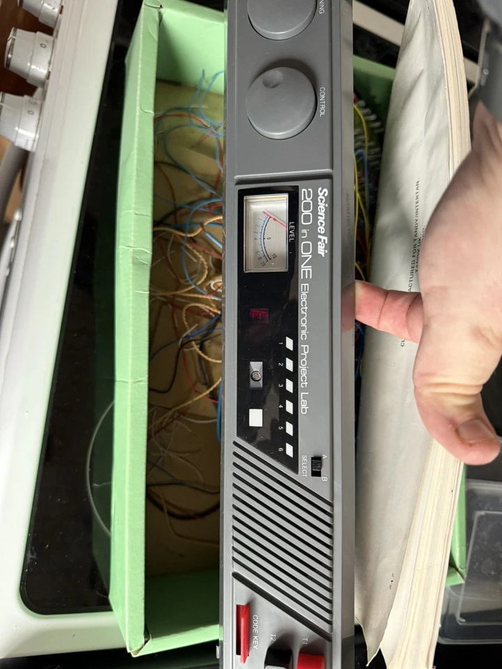 Science Fair Electronics Lab 200 in One Project Kit 28-265, Fully Working Rare - Image 3 of 4