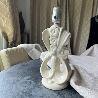 Vintage lamp minimal neutral decor 1940s 1950s cottagecore minimalist quiet lux
