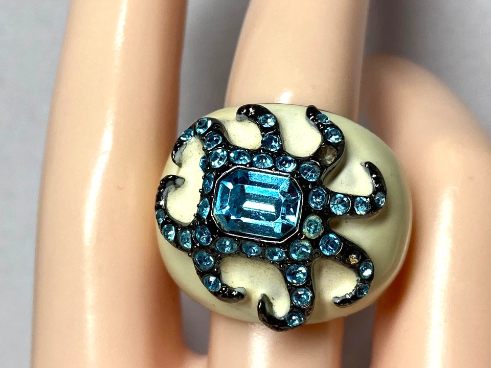 Kenneth Lane Cream Enamel & Blue Crystal Octopus Cocktail Ring Size 8.5 - Image 4 of 4