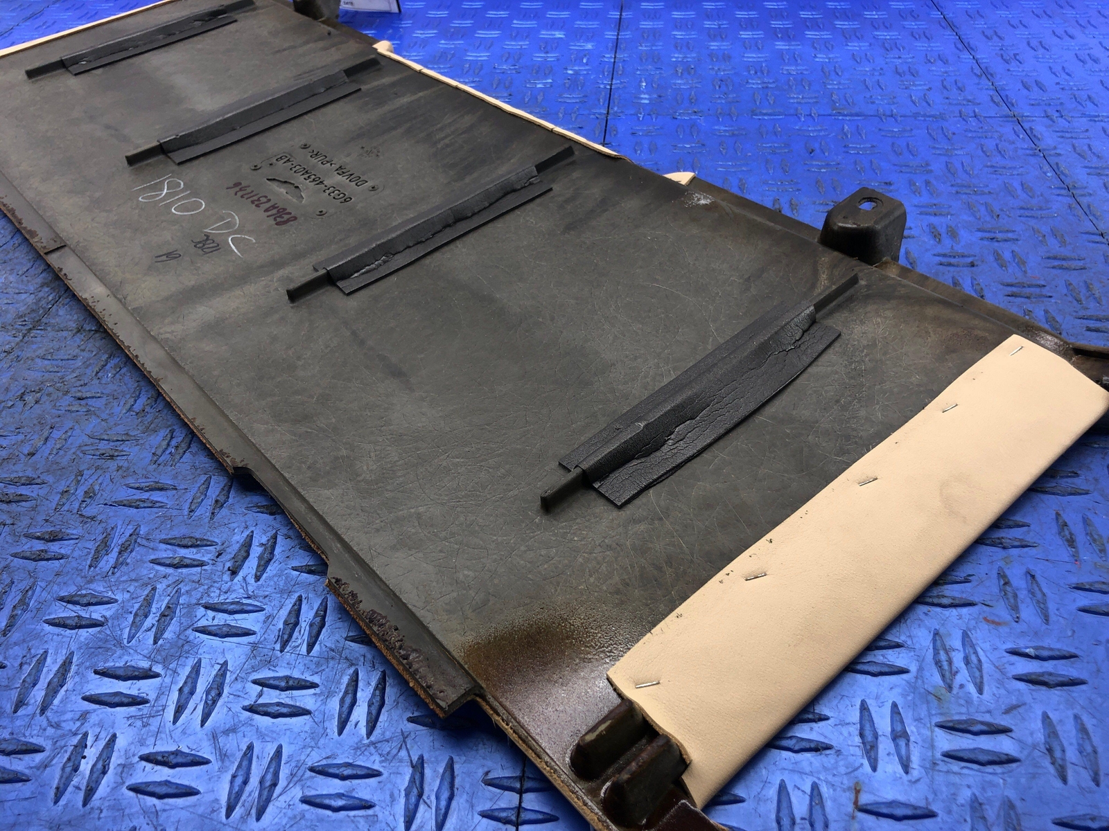 2006-2018 ASTON MARTIN VANTAGE REAR CABIN CENTER TRIM PANEL BEIGE 6G33-465A03-AB