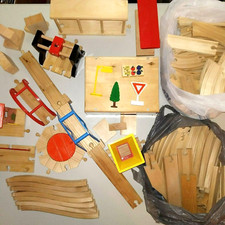 100 Train Wooden Railway Buildings Bridges Risers Curve Tracks fits Thomas/Brio