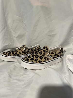 VANS Classic Slip-On Low Top Slip On Canvas Sneaker Leopard Print Rubber Sole