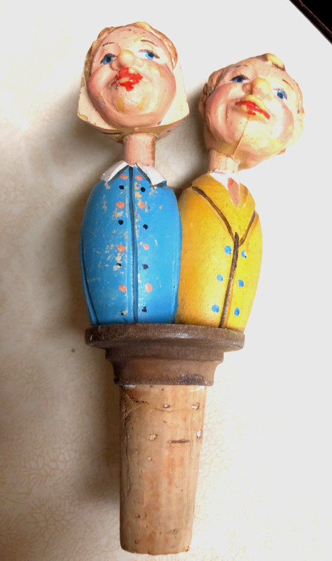 Wood carved Mechanical Bottle stopper- Couple Kissing ~ WN99