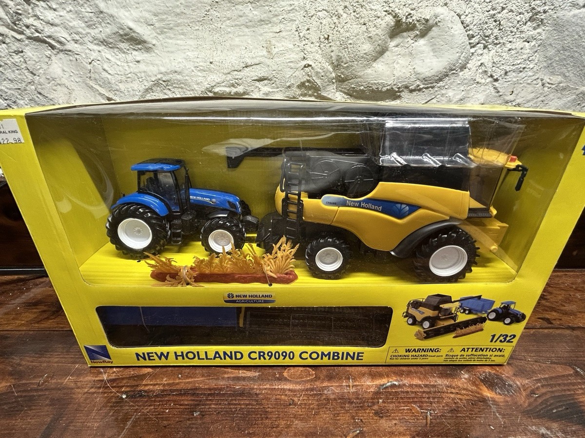 1/32 New Holland Harvester CR9090 Combine and T7.270 Farm Tractor