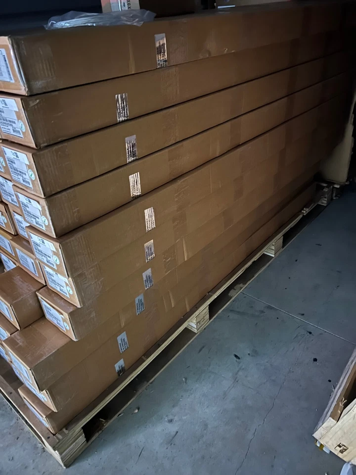 APC Rack PDU, 2G, switched, 0U, 30A, 100V to 120V, 24 NEMA 5-20R sockets AP8932 - Image 4 of 4