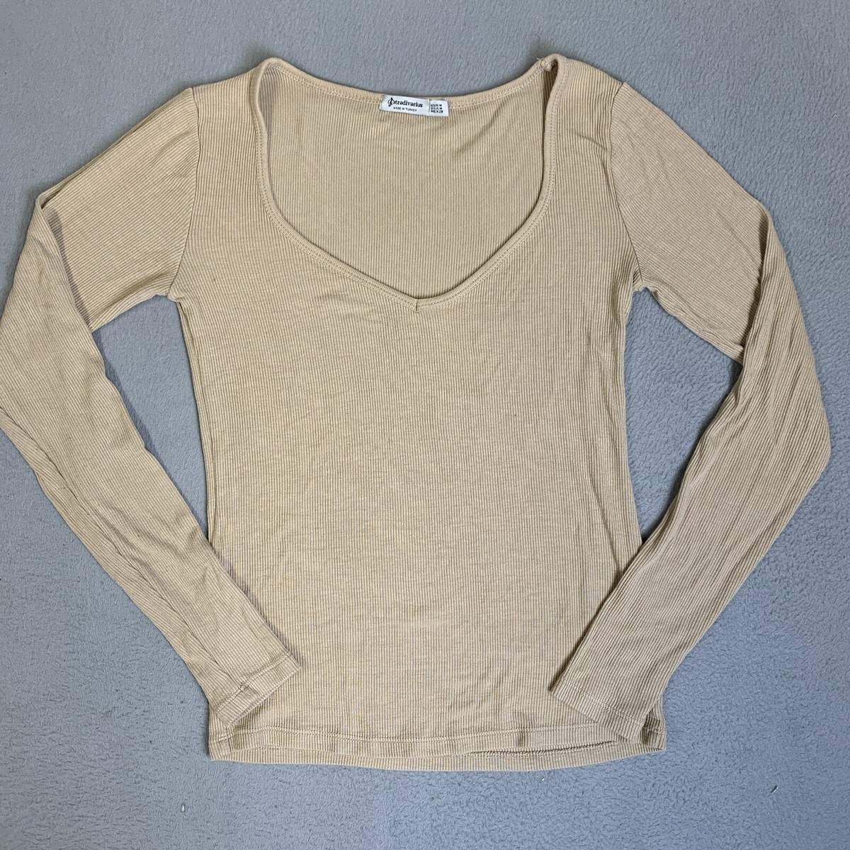 Stradivarius Shirt Women’s Size Medium Beige Long Sleeve Ribbed V-Neck