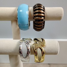 Lot Vintage Plastic Hinged Bangle Bracelets Sz 8 Lightweight
