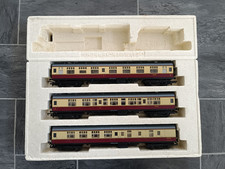 HORNBY SET 0F 3 MK1 CRIMSON & CREAM COACHES FROM R2031 SET OO GAUGE