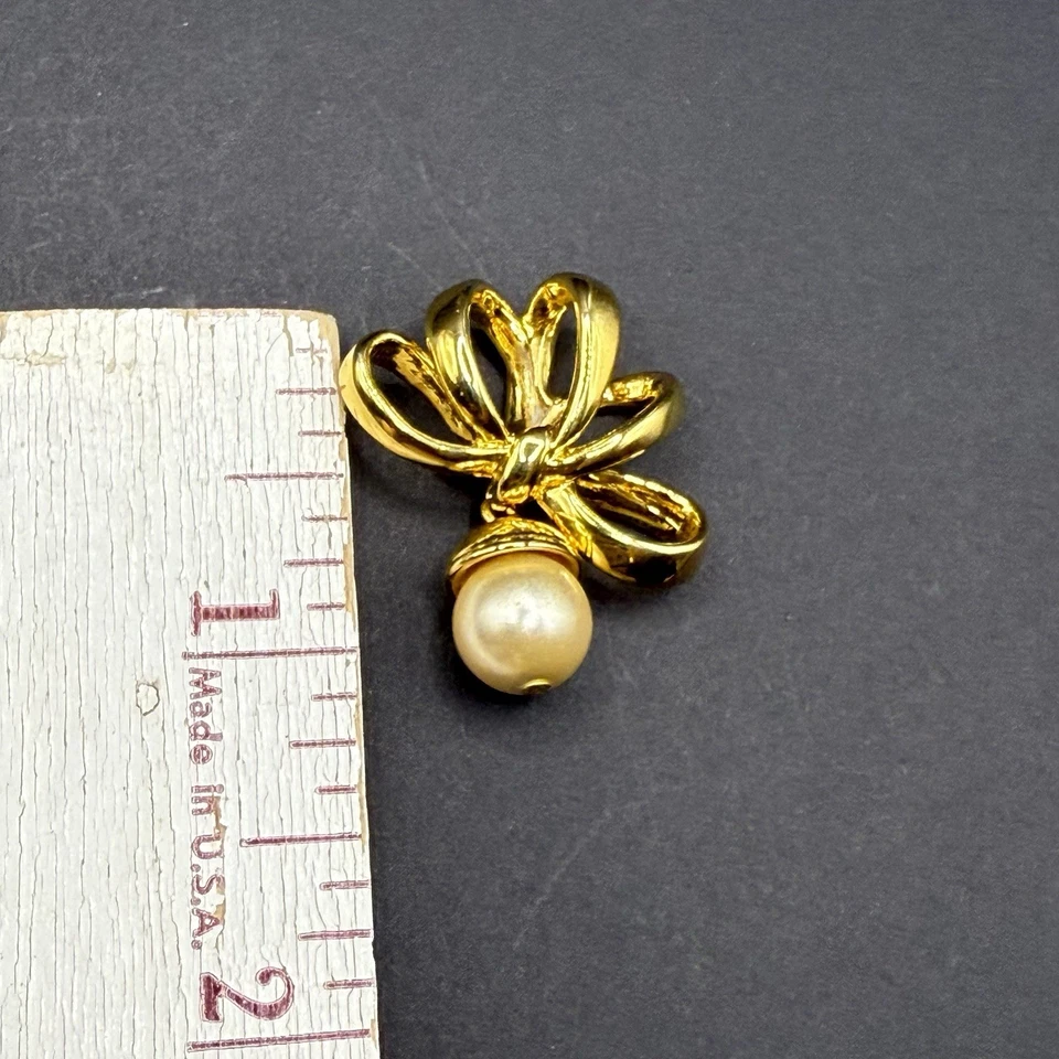 Colgante Vintage Nolan Miller Tono Dorado Arco Imitación Perla Gota Elegante Clásico Foto 4 de 4