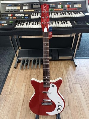 Danelectro DC59M-RMF NOS Double Cutaway E-Gitarre - Red Metal Flake