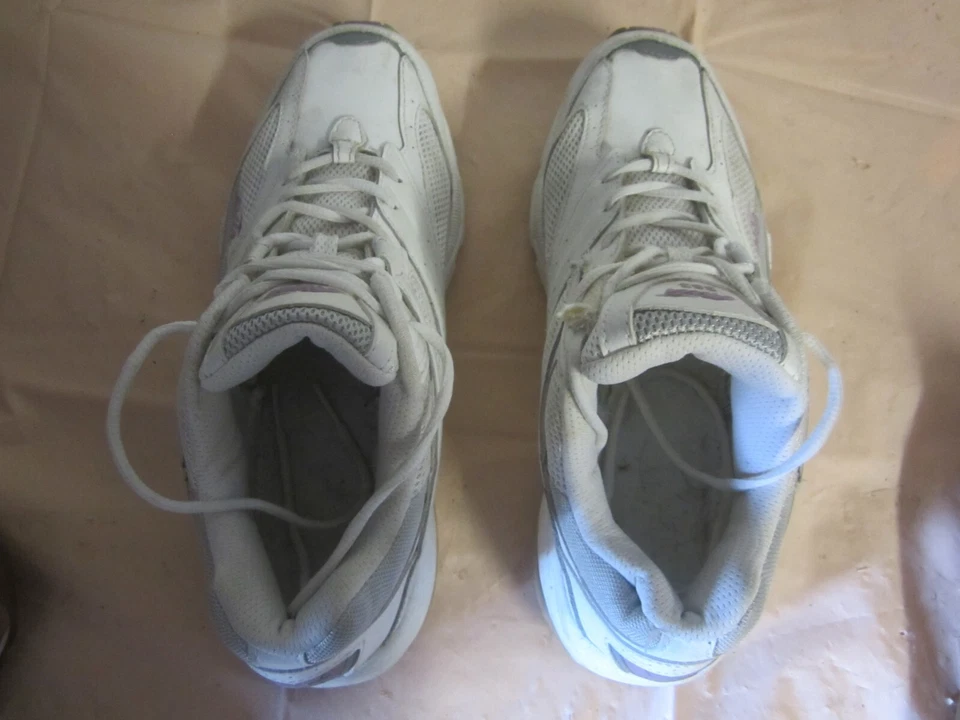 Avia Memory Foam White Walking Shoes Womens Size 10 Sneakers (USED) - Image 4 of 4