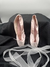vintage Capezio ballet shoes With 1 Lace