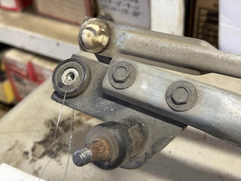 Wiper Transmission Fits 99-03 GMC Sierra 1500 Chevy Silverado 1500 - Image 4 of 4