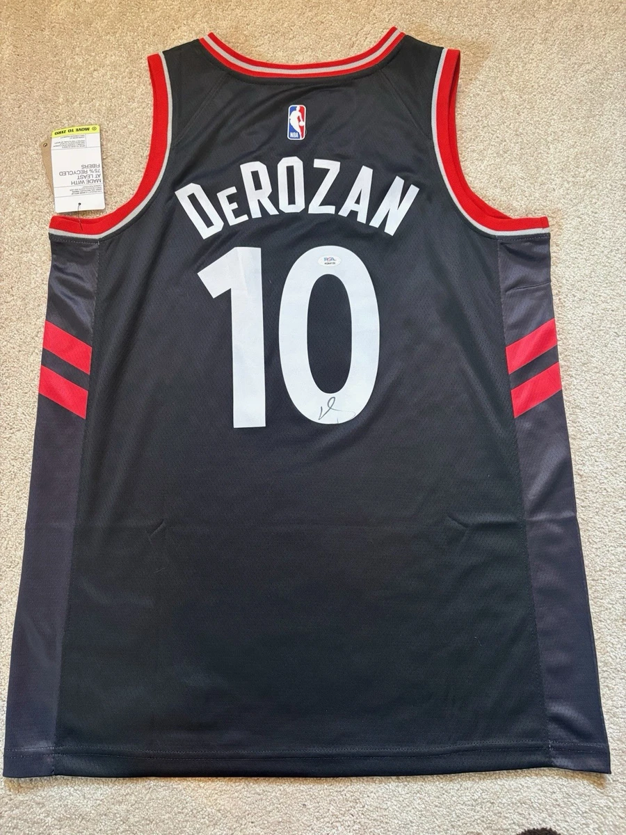 【PSA鑑定済】DEMAR DEROZAN 直筆サイン入りユニフォーム 10番 PSA鑑定済】DEMAR DEROZAN 直筆サイン入りユニフォーム 10番 【公式通販】